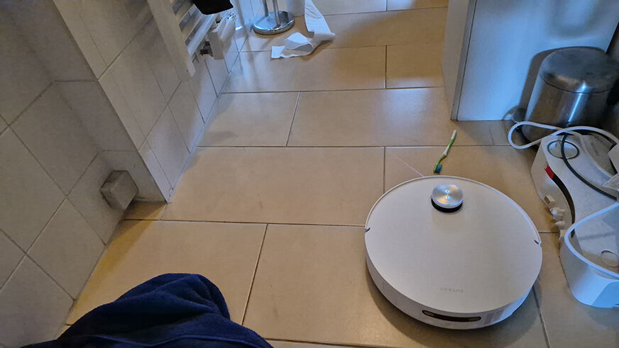 Das Sensoren-Setup des Matrix 10 Ultra bei der Erkennung von Objekten auf dem Boden.